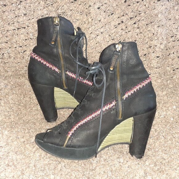 JOHN FLUEVOG-WRITES Angelou-Black Nubuck Leather - Picture 5 of 8